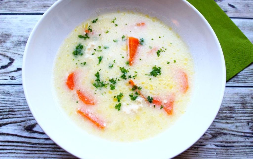 Serbische Corba mit&nbsp;Huhn