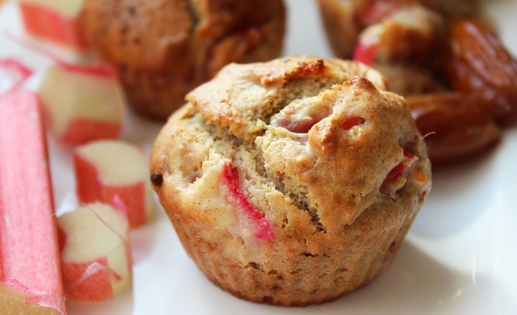Sauer, saftig, süß: Leckere Buttermilch-Rhabarber-Muffins für groß &&nbsp;klein