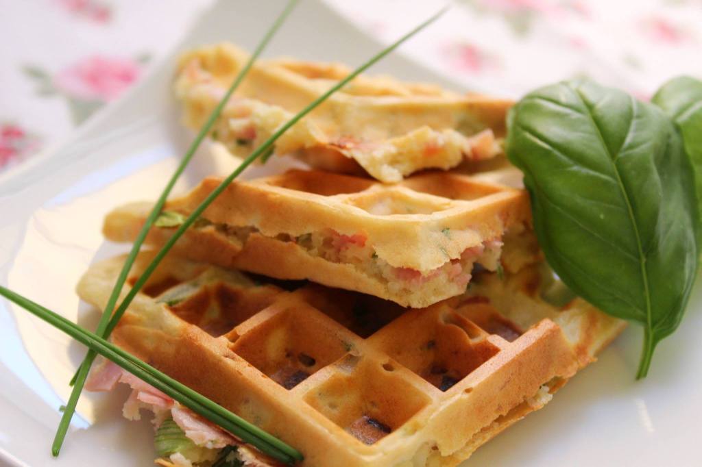 Schinken-Kräuter-Waffeln
