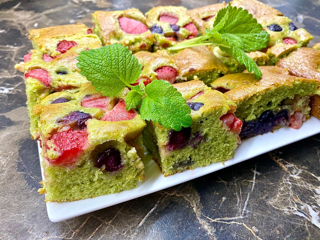 Obstkuchen mit frischer&nbsp;Melisse